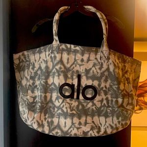 ALO oversized bag.